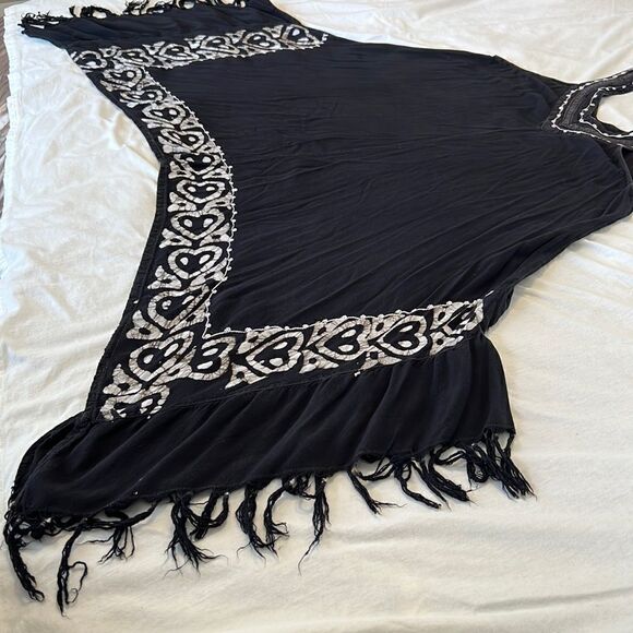 Riviera Sun sz M blk&wht batik w/ fringe & a crazy cute hem GUC - Picture 7 of 10